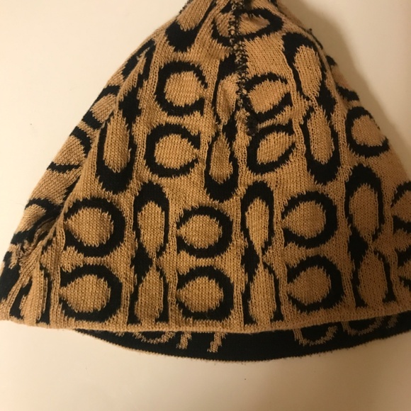 Coach Beanie Hat Logo On it Black With Tan Logo - Picture 2 of 2